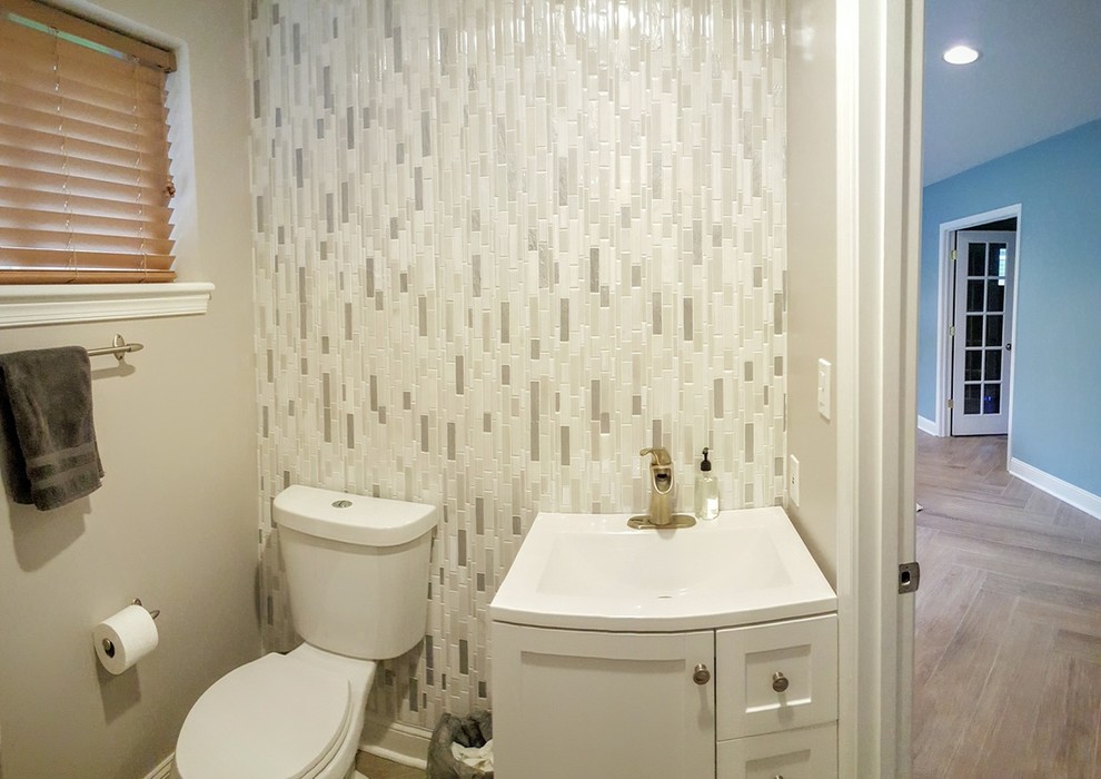 Immagine di una piccola stanza da bagno classica