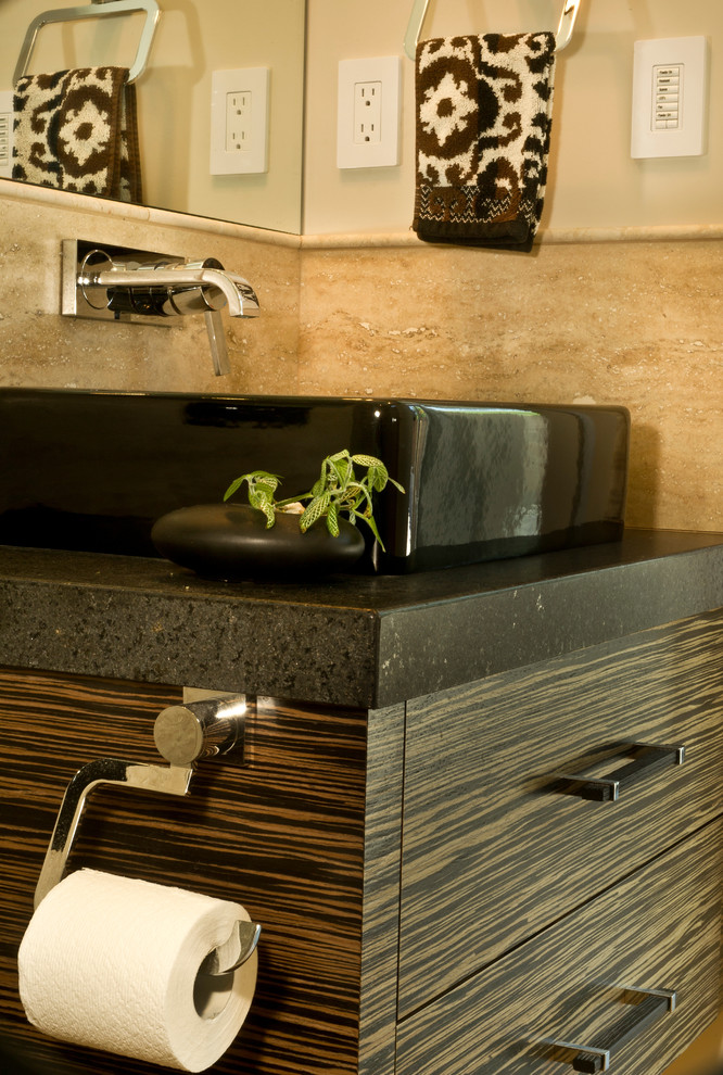 На фото: ванная комната среднего размера в современном стиле с плоскими фасадами, душем без бортиков, инсталляцией, коричневой плиткой, керамогранитной плиткой, коричневыми стенами, полом из керамогранита, душевой кабиной и настольной раковиной с