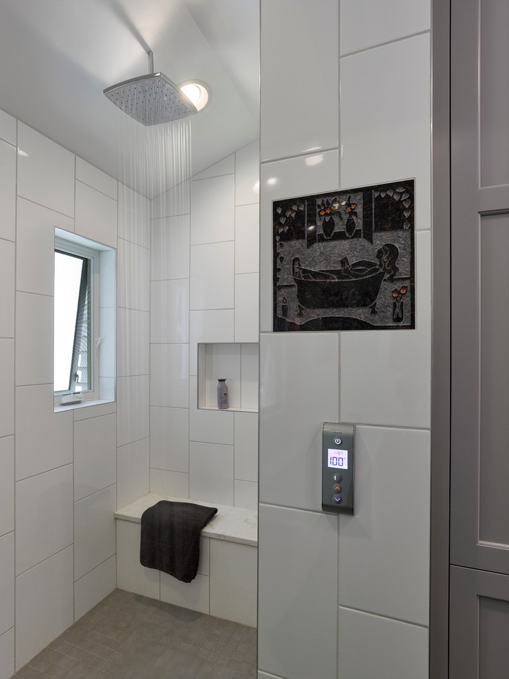 Ispirazione per una stanza da bagno minimalista di medie dimensioni