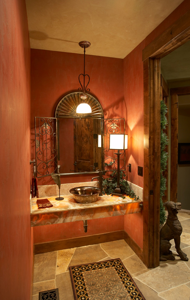 Cette photo montre une salle de bain chic avec un plan de toilette en onyx et une vasque.