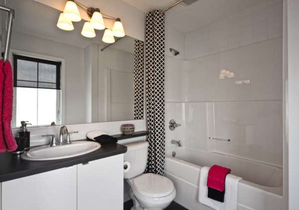 Bathroom - contemporary bathroom idea in Calgary