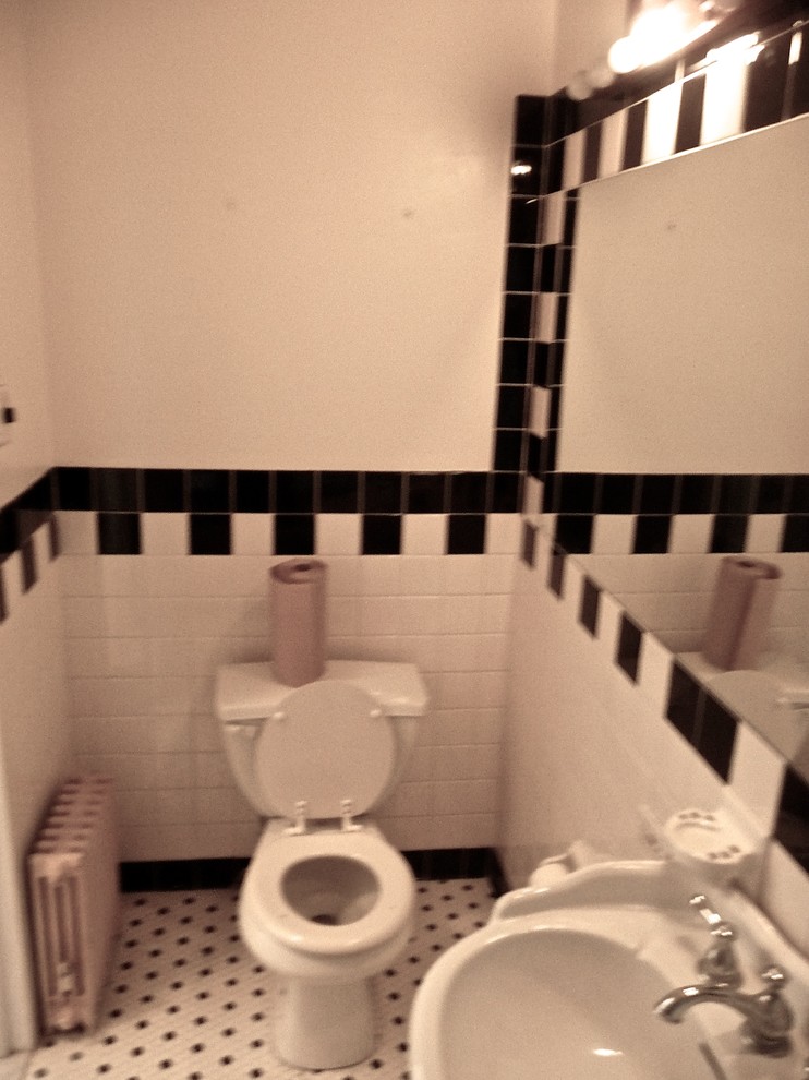 Foto di una piccola stanza da bagno design con ante lisce, ante grigie, top in marmo, doccia alcova e piastrelle diamantate
