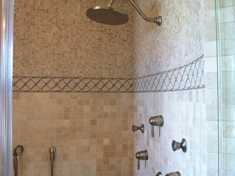 Example of a classic bathroom design in Houston