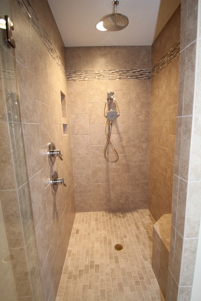 Photo of a small traditional ensuite bathroom in Other with raised-panel cabinets, grey cabinets, engineered stone worktops, a walk-in shower, a one-piece toilet, beige tiles, ceramic tiles, beige walls and ceramic flooring.