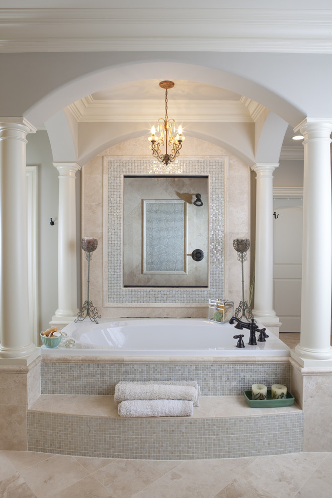 アトランタにある巨大なラスティックスタイルのおしゃれなマスターバスルーム (白いキャビネット、ドロップイン型浴槽、セラミックタイル、グレーの壁、大理石の床) の写真