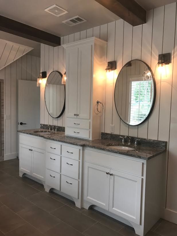 Medium sized country ensuite bathroom in Other with shaker cabinets, white cabinets, a freestanding bath, a walk-in shower, a two-piece toilet, grey tiles, porcelain tiles, white walls, porcelain flooring, a submerged sink, granite worktops, grey floors, an open shower and grey worktops.