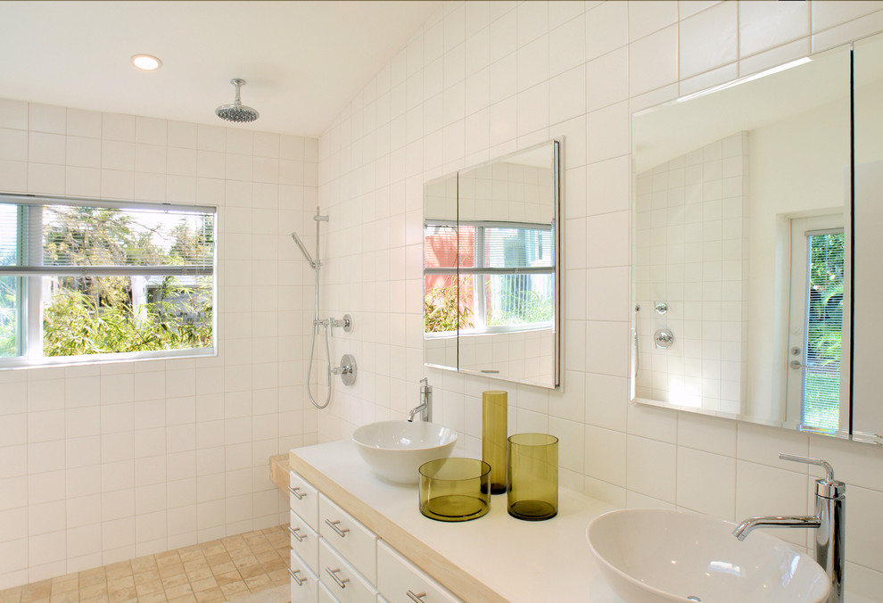 Photo of a contemporary bathroom in Miami with a walk-in shower, a vessel sink and an open shower.