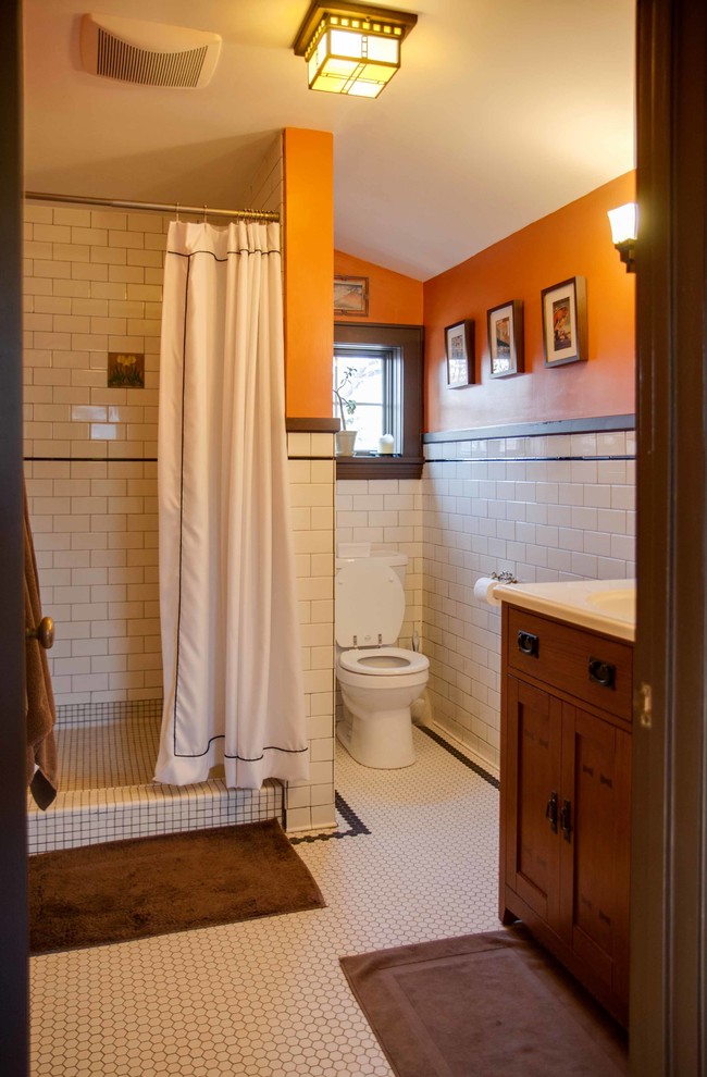 Cette photo montre une petite salle de bain principale craftsman.