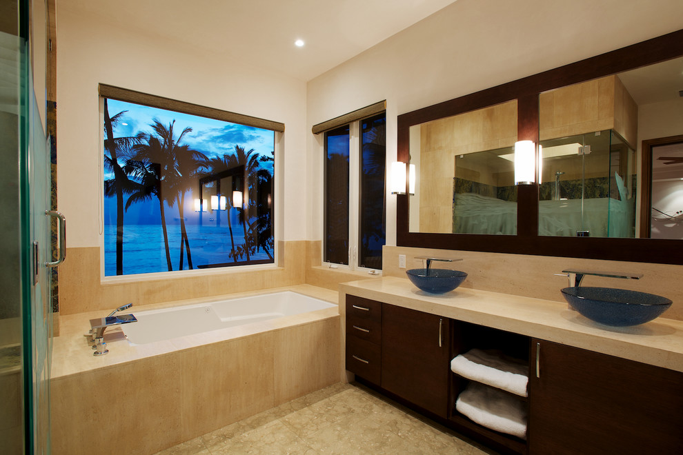 Design ideas for a contemporary bathroom in Hawaii.