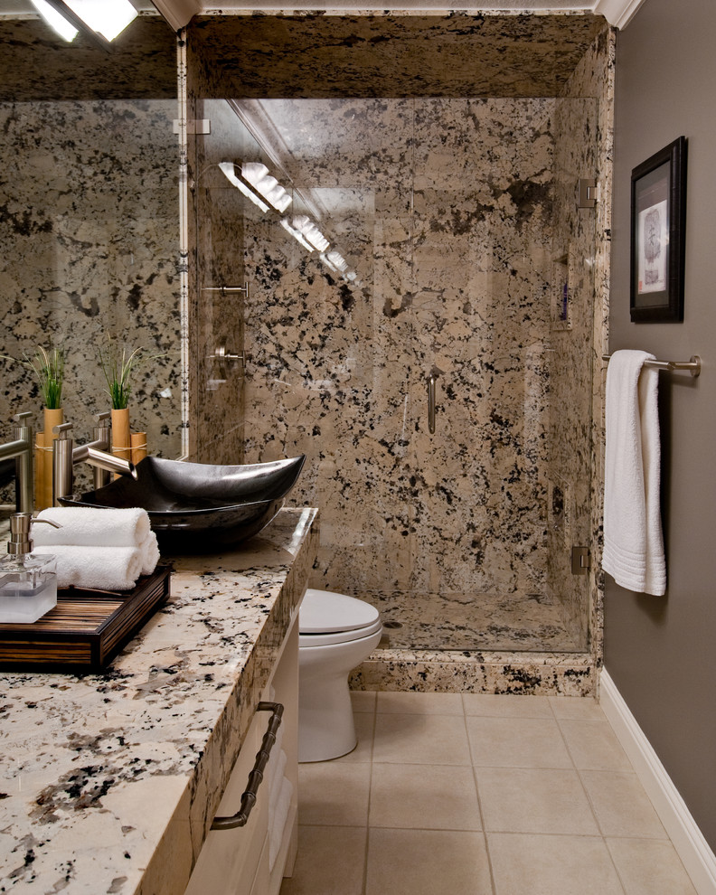 На фото: ванная комната в современном стиле с столешницей из гранита и коричневыми стенами