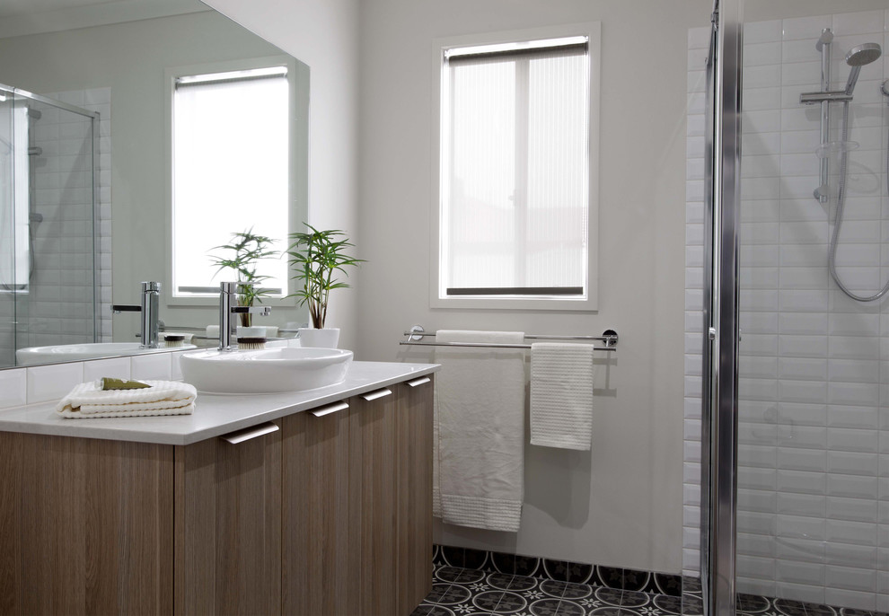 メルボルンにあるトランジショナルスタイルのおしゃれな浴室の写真