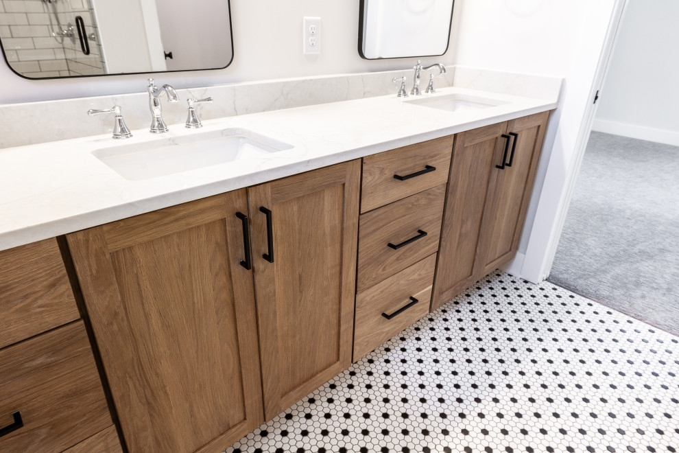 Design ideas for a traditional bathroom in Indianapolis.