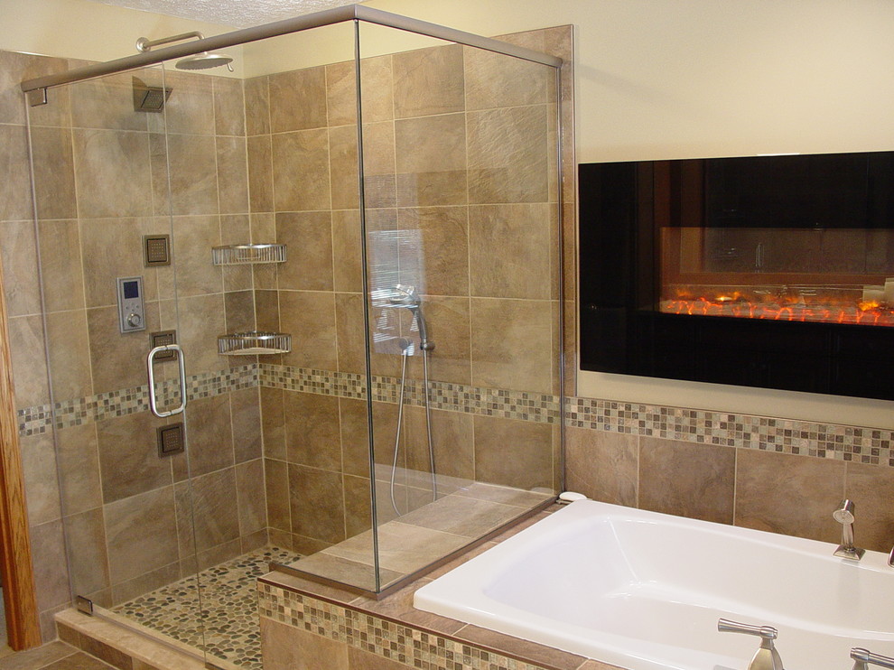 This is an example of a contemporary bathroom in Cleveland.