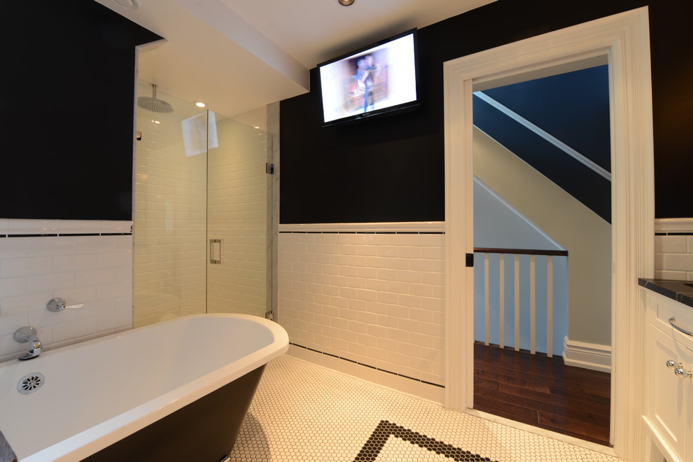 This is an example of a medium sized contemporary ensuite bathroom in Toronto.