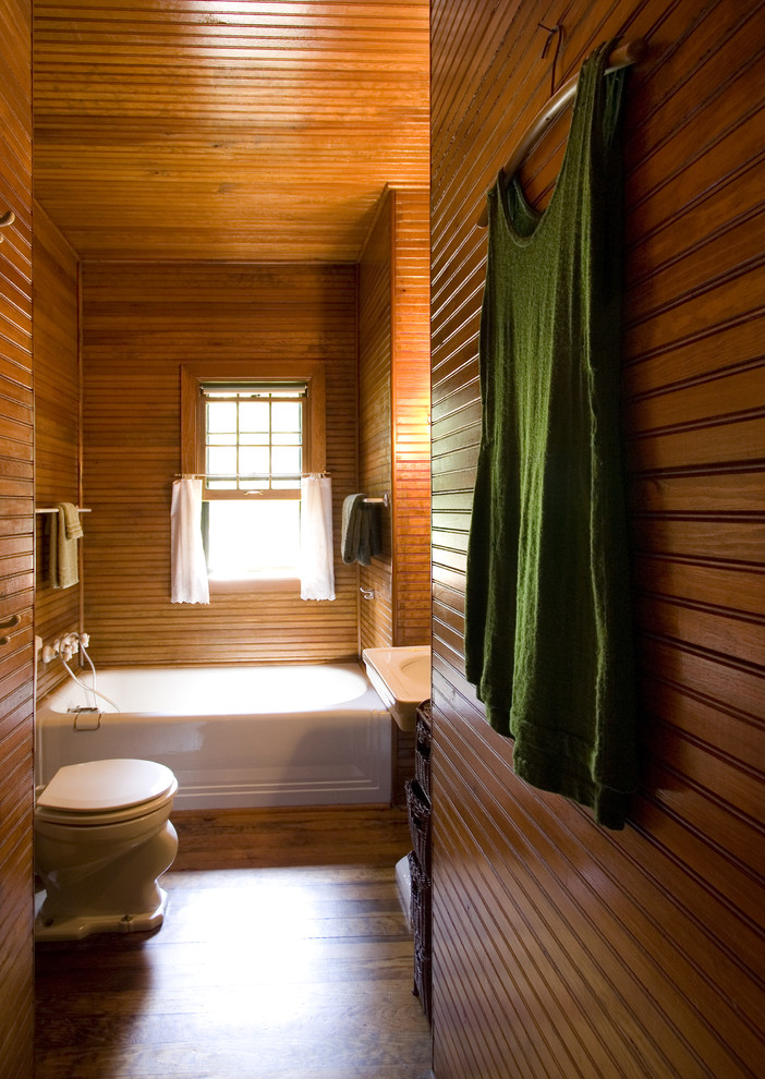 Example of an eclectic alcove bathtub design in Minneapolis