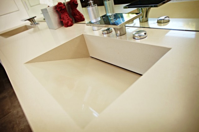 Caesarstone Quartz Vanity Top w/ Double Ramped Sinks - Contemporary -  Bathroom - Seattle - by Stone Pros Marble and Granite, Inc. | Houzz UK