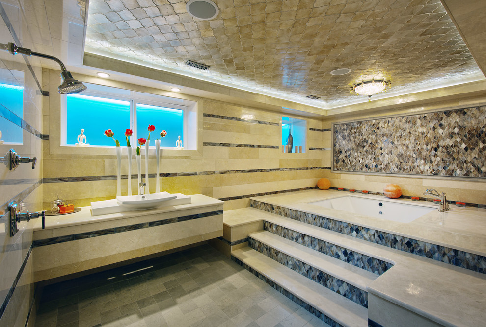 Стильный дизайн: большая главная ванная комната в классическом стиле с настольной раковиной, мраморной столешницей, накладной ванной, бежевой плиткой, терракотовой плиткой, бежевыми стенами и полом из терракотовой плитки - последний тренд