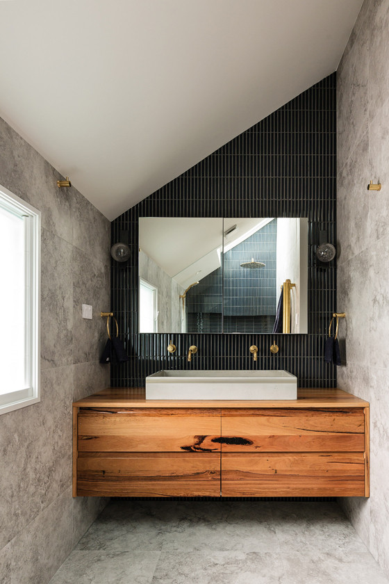 This is an example of an urban ensuite bathroom in Sydney with blue tiles and marble flooring.