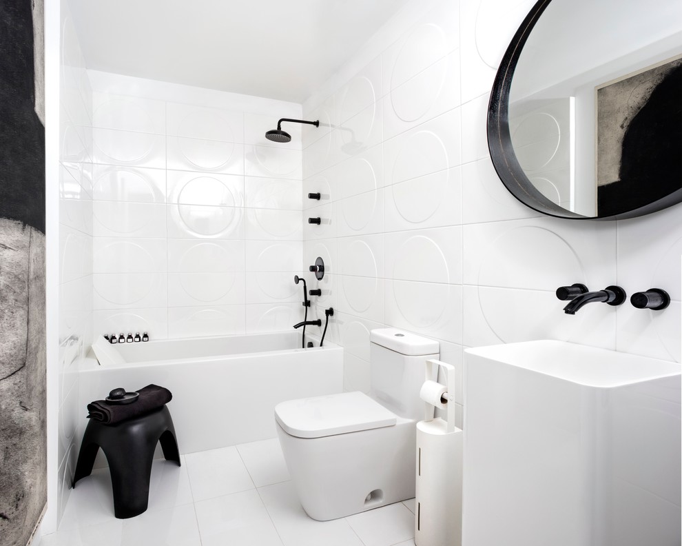 Bathroom - contemporary bathroom idea in Toronto