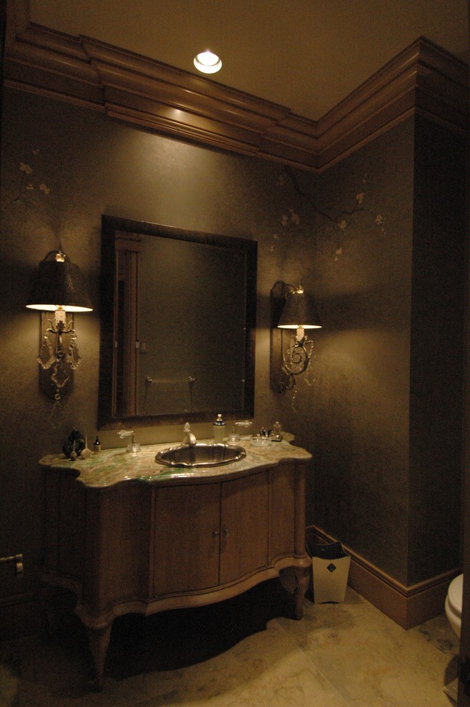 Foto di un bagno di servizio classico