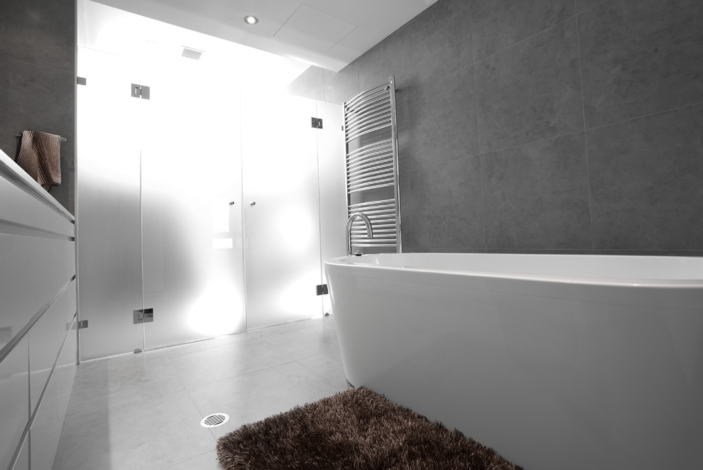 Bathroom - contemporary bathroom idea in Canberra - Queanbeyan