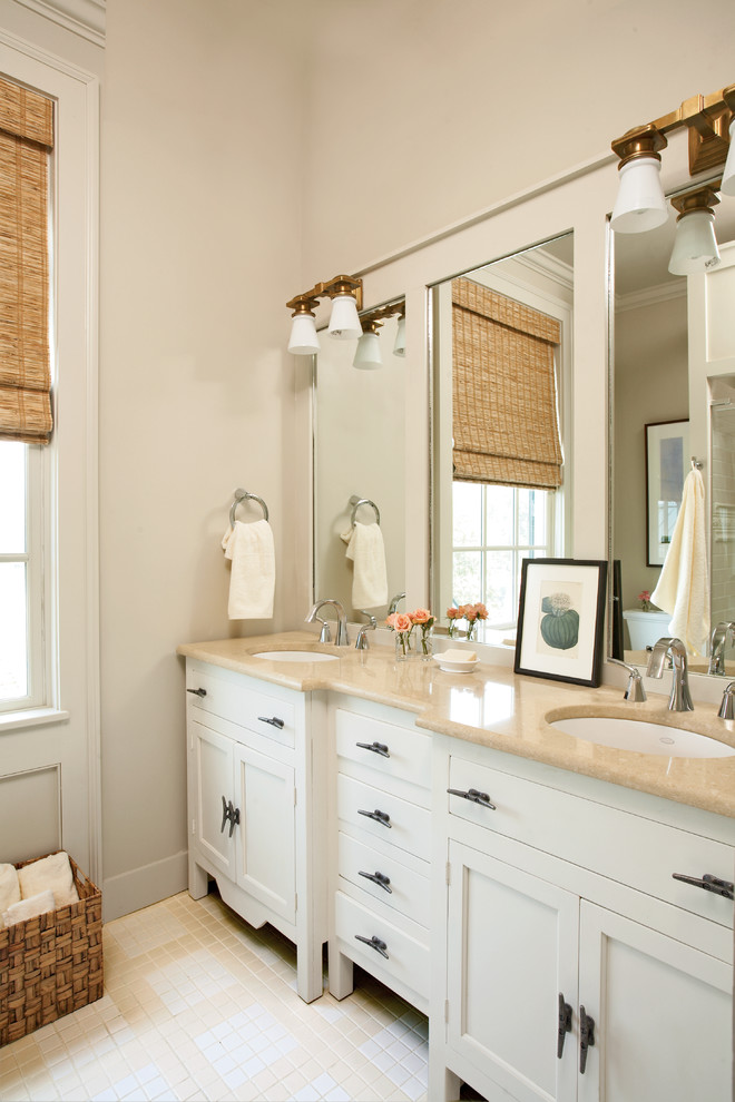 Example of a classic bathroom design in Atlanta with an undermount sink