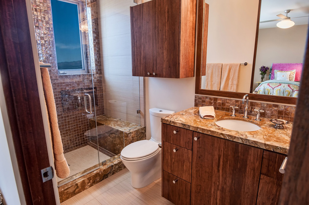 Cette photo montre une salle de bain tendance avec un lavabo encastré.