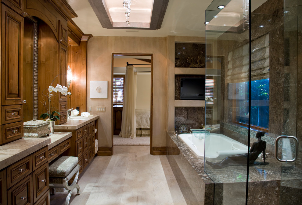 Exemple d'une salle de bain chic avec une baignoire posée.