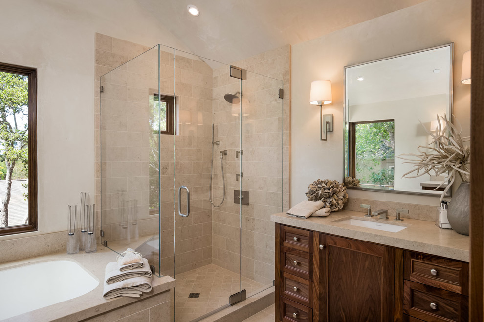 Immagine di una stanza da bagno stile rurale con lavabo sottopiano, ante con riquadro incassato, ante in legno bruno, vasca sottopiano, doccia ad angolo e piastrelle beige