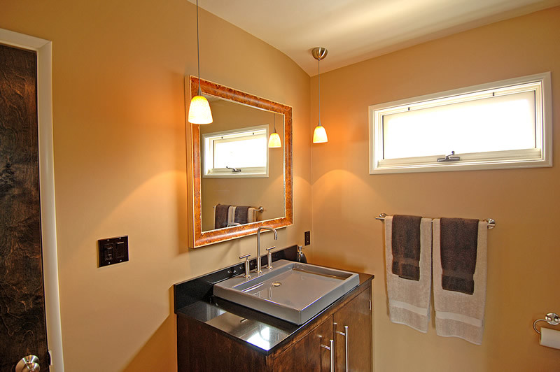 Mid-sized trendy 3/4 bathroom photo in Los Angeles with a vessel sink, medium tone wood cabinets, a two-piece toilet and beige walls