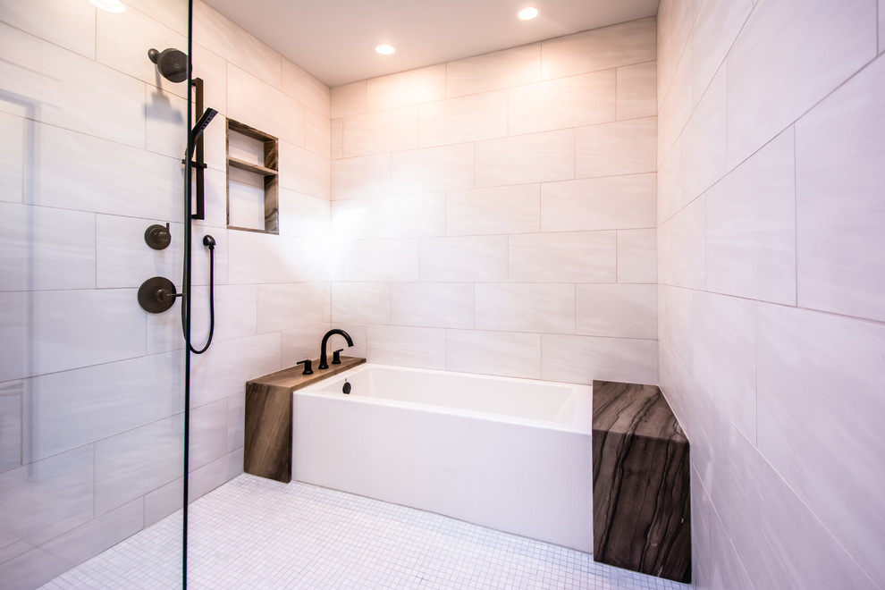 Inspiration för mellanstora moderna brunt en-suite badrum, med möbel-liknande, ett badkar i en alkov, en dusch i en alkov, beige kakel, porslinskakel, beige väggar, klinkergolv i porslin, ett undermonterad handfat, beiget golv och med dusch som är öppen