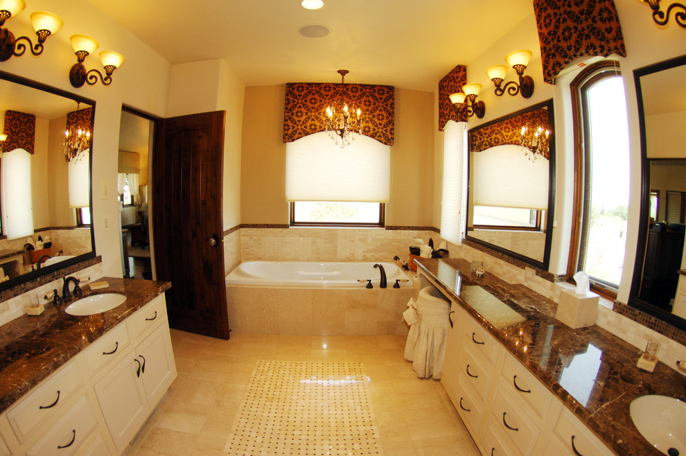 Aménagement d'une salle de bain principale méditerranéenne en bois vieilli de taille moyenne avec un lavabo encastré, un placard avec porte à panneau surélevé, un plan de toilette en marbre, une baignoire posée, une douche d'angle, un carrelage multicolore, mosaïque, un mur beige et un sol en marbre.