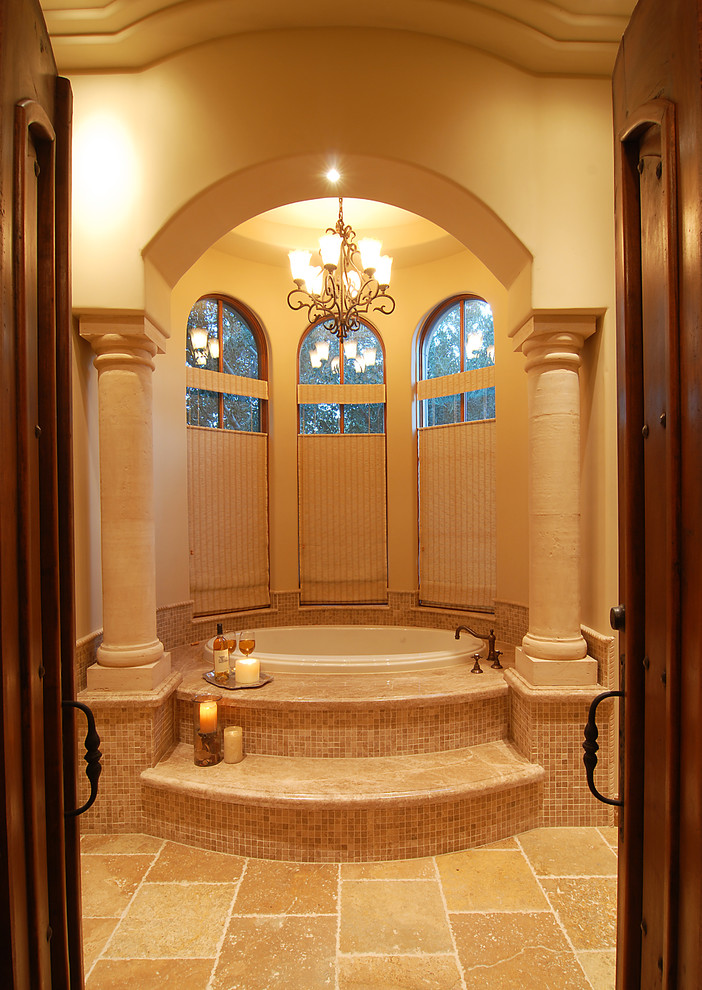 フェニックスにある地中海スタイルのおしゃれな浴室の写真