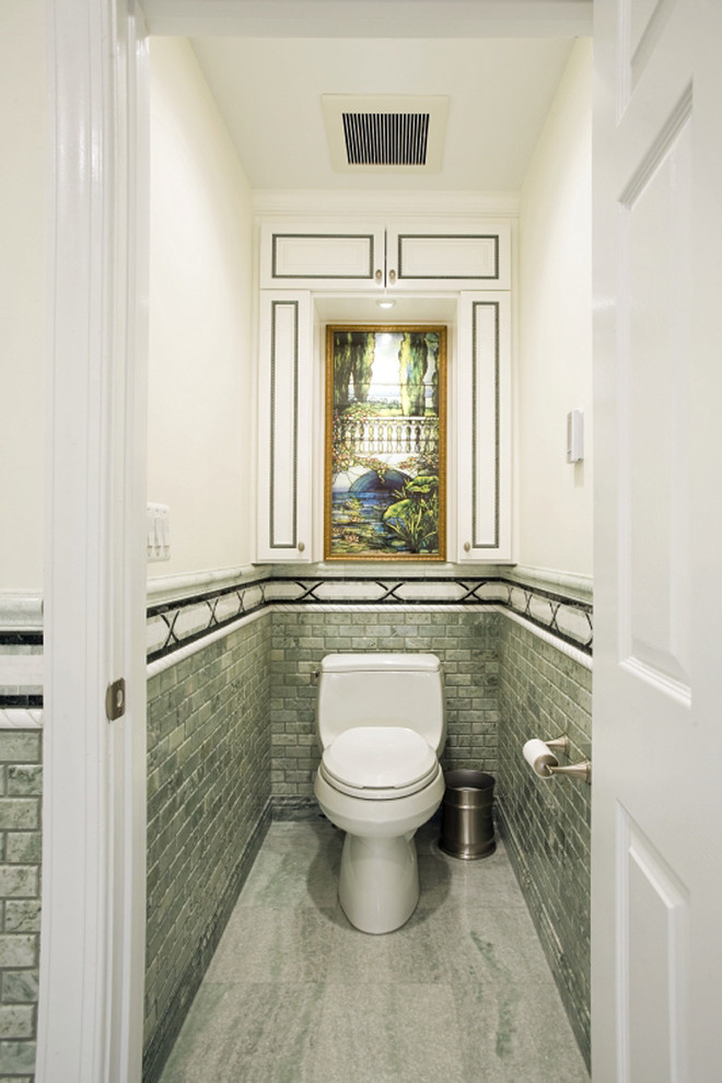 Idée de décoration pour une salle de bain design avec mosaïque.