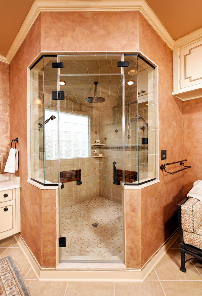 Источник вдохновения для домашнего уюта: ванная комната в классическом стиле с плиткой мозаикой
