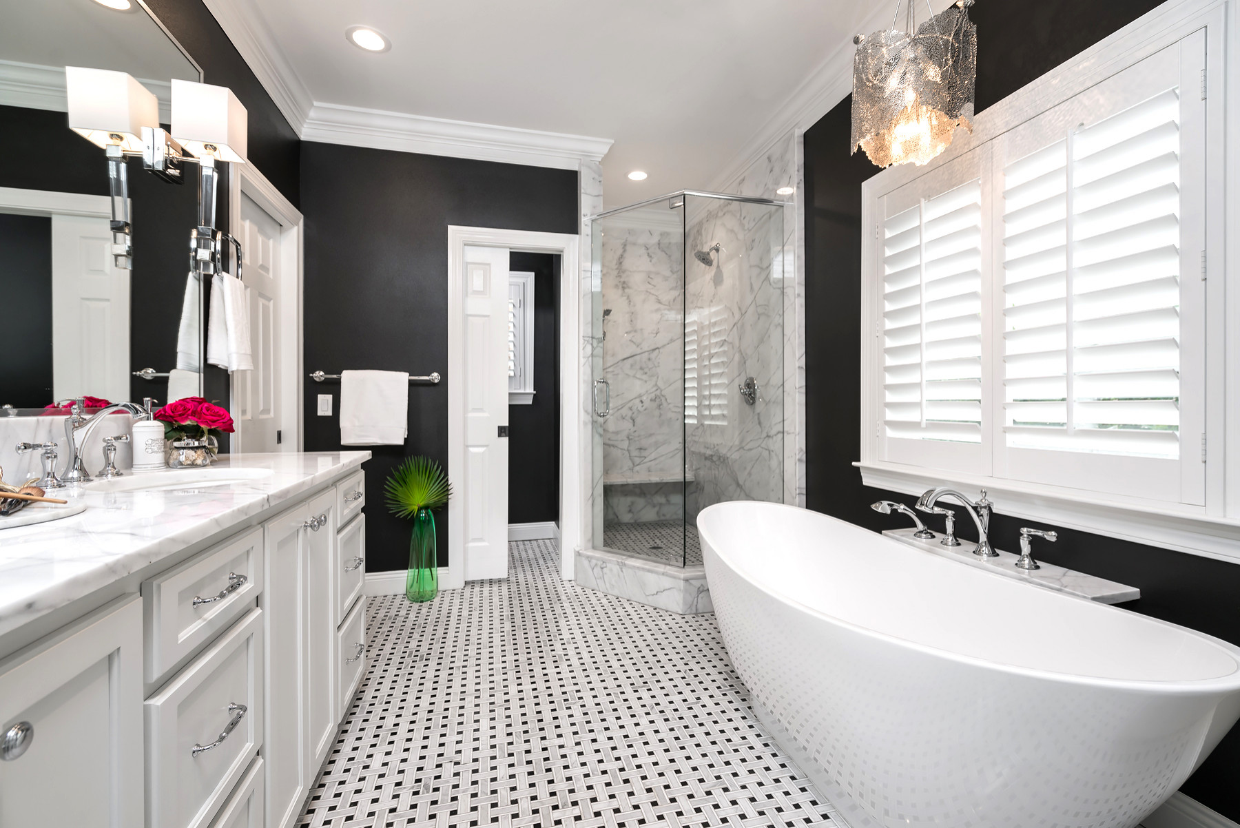 40+ Black & White Bathroom Design and Tile Ideas