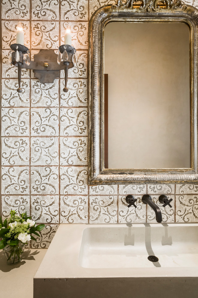 Imagen de cuarto de baño infantil clásico renovado con encimera de cemento y baldosas y/o azulejos de terracota
