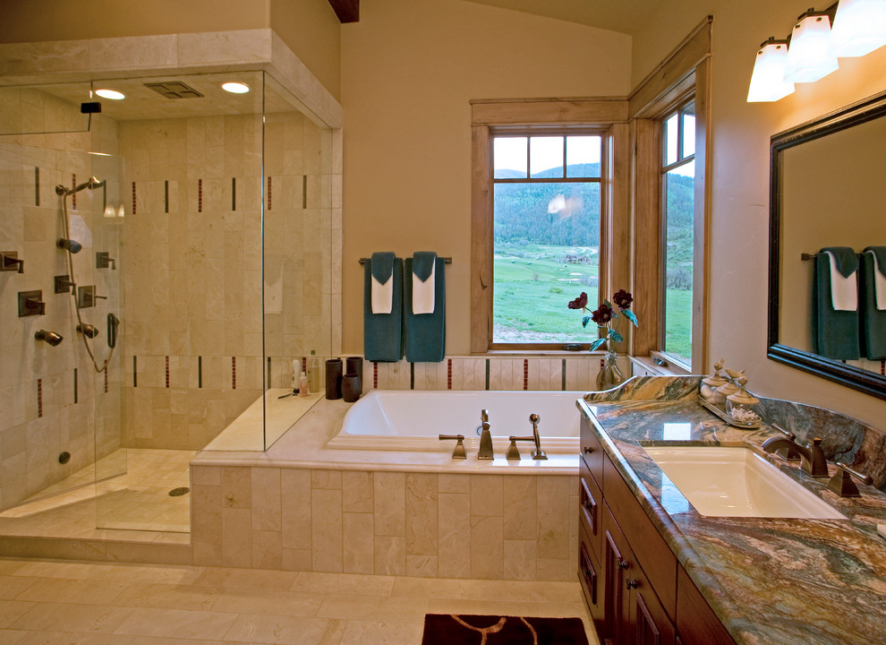 デンバーにあるトラディショナルスタイルのおしゃれな浴室 (御影石の洗面台、照明) の写真