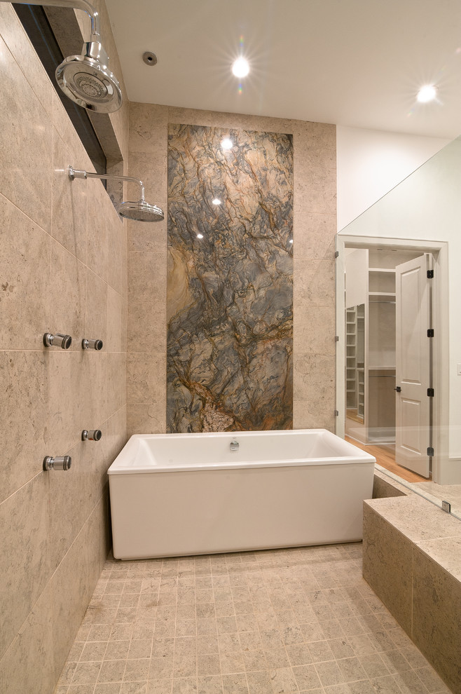 Пример оригинального дизайна: большая главная ванная комната в стиле модернизм с белыми фасадами, отдельно стоящей ванной, белыми стенами, врезной раковиной, угловым душем, бежевым полом, душем с распашными дверями и белой столешницей
