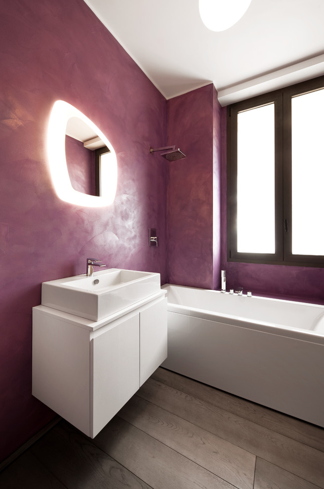 Inspiration for a contemporary bathroom in Rome.