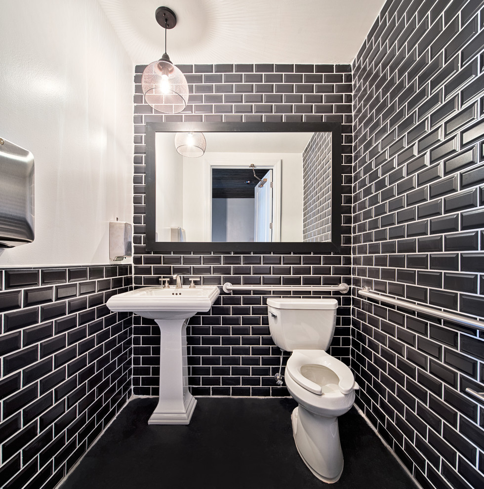 Inspiration for an industrial bathroom remodel in Orlando