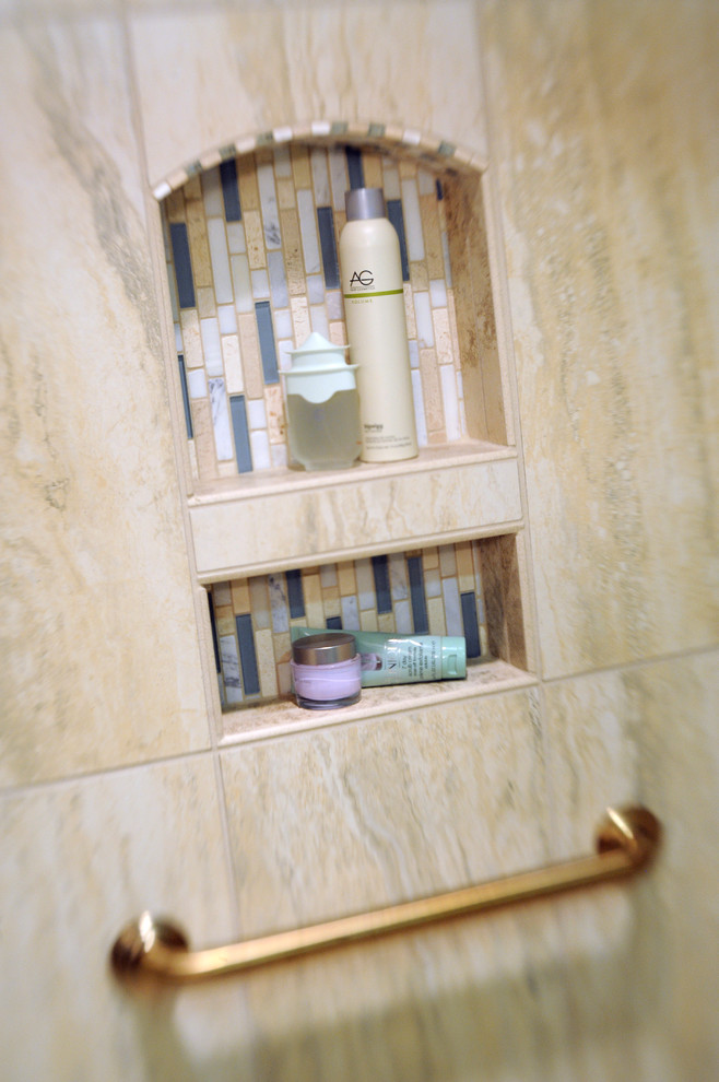 Cette photo montre une grande salle de bain principale chic en bois brun avec un placard avec porte à panneau surélevé, une douche d'angle, WC séparés, un carrelage beige, des carreaux de porcelaine, un mur bleu, un sol en carrelage de porcelaine, un lavabo encastré et un plan de toilette en quartz modifié.