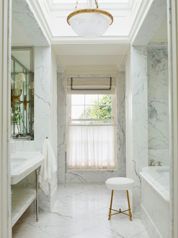 Inspiration för ett vintage badrum, med ett undermonterat badkar