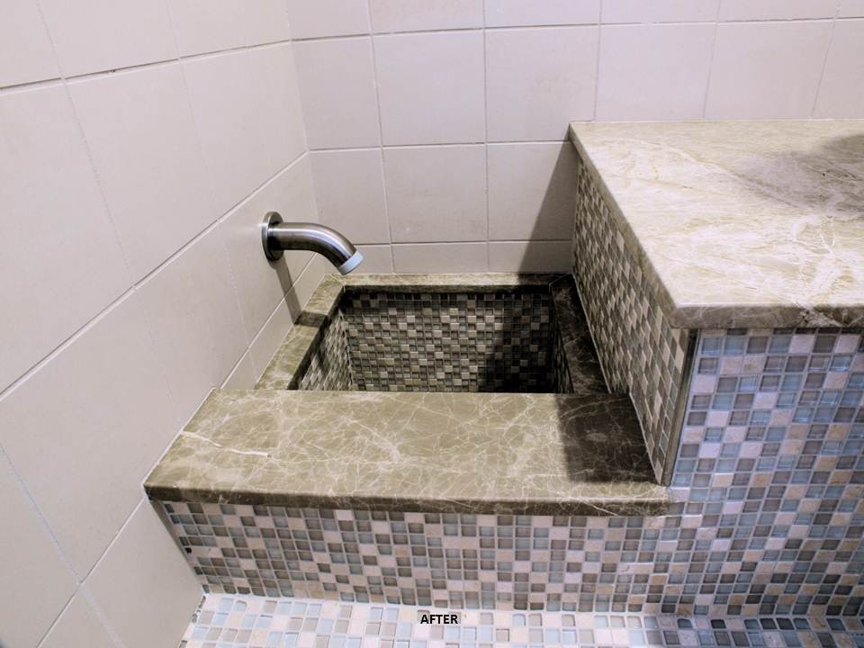Design ideas for a contemporary bathroom in Columbus.