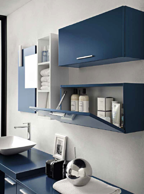 Idee per una grande stanza da bagno padronale moderna con ante con bugna sagomata, ante blu, top in granito e piastrelle beige