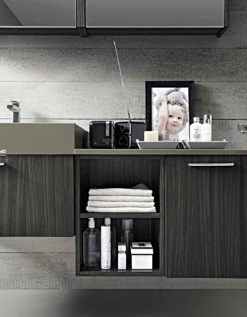 Foto di una stanza da bagno padronale moderna di medie dimensioni con ante con bugna sagomata, ante marroni, top in granito e piastrelle beige