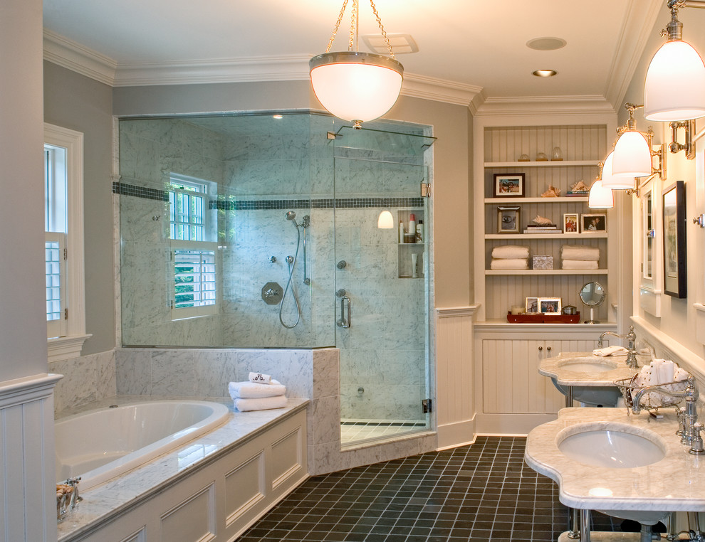 На фото: ванная комната в классическом стиле с накладной ванной, угловым душем, серой плиткой, душевой кабиной, душем с распашными дверями, бежевой столешницей, серыми стенами, консольной раковиной и черным полом с