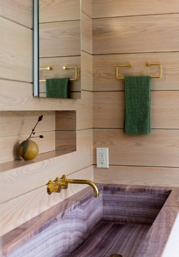 Идея дизайна: главная ванная комната среднего размера в стиле модернизм с душем в нише, коричневой плиткой, разноцветной плиткой, плиткой из листового камня, раковиной с несколькими смесителями, столешницей из оникса, душем с распашными дверями и коричневой столешницей