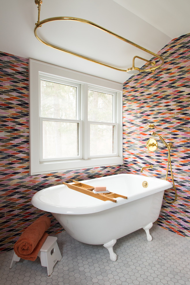 На фото: детская ванная комната среднего размера в классическом стиле с ванной на ножках, душем над ванной, разноцветной плиткой, плиткой мозаикой и мраморным полом