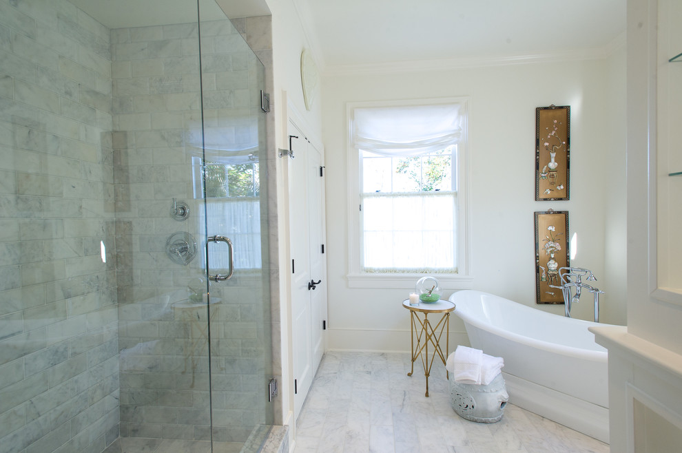 Inspiration pour une salle de bain principale traditionnelle de taille moyenne avec un lavabo encastré, un placard avec porte à panneau encastré, un plan de toilette en granite, une baignoire indépendante, mosaïque, un sol en marbre, une douche d'angle, un carrelage blanc et un mur blanc.